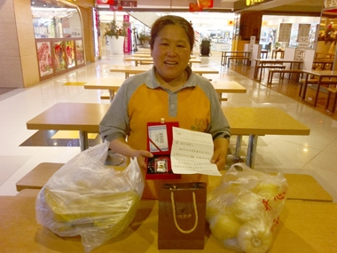弘揚(yáng)誠信價值觀，傳遞社會正能量——濰坊銀座美食廣場保潔員拾金不昧受贊揚(yáng)