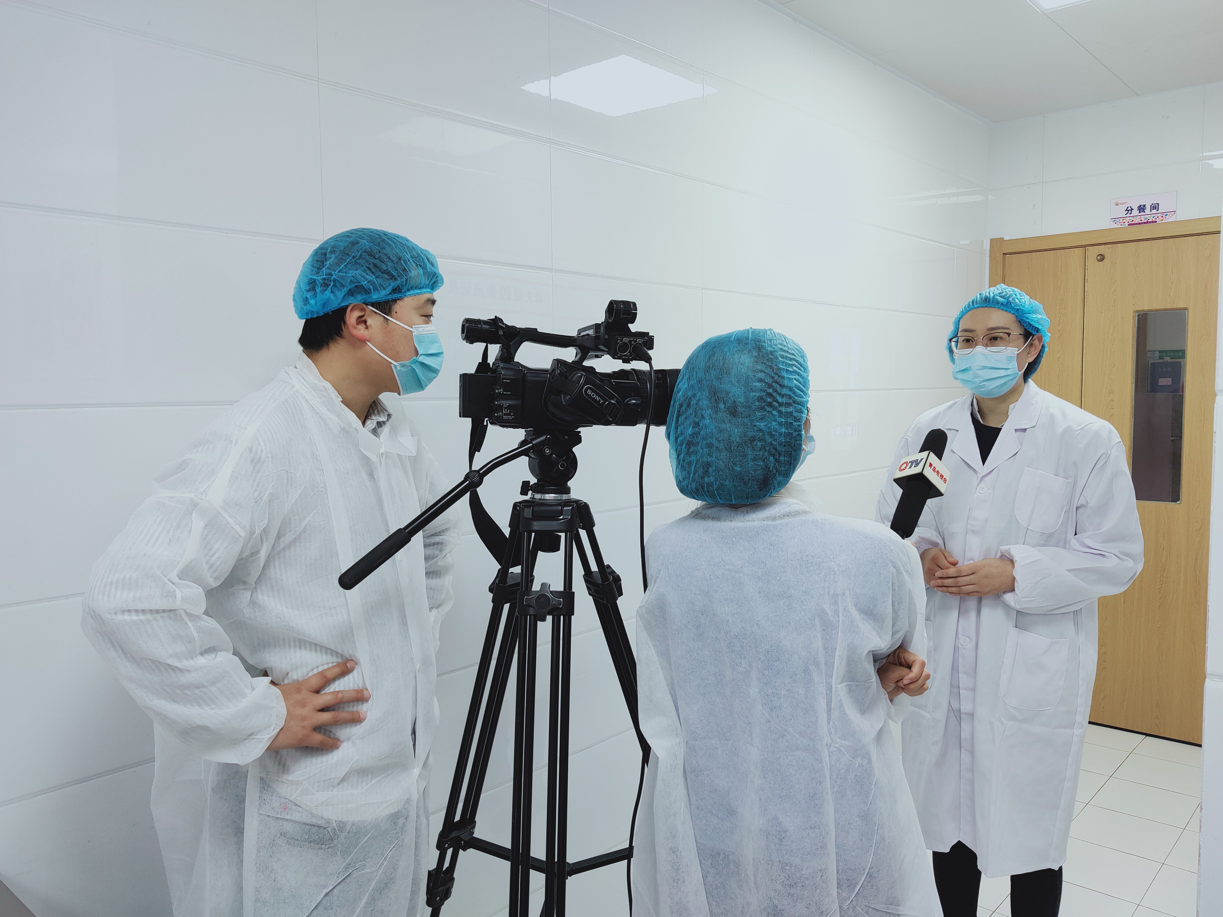 健力源星光島小學餐廳接受青島電視臺專訪
