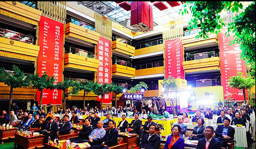 薦世新董事長(zhǎng)受邀出席首屆中國(guó)（玉樹(shù)）牦牛產(chǎn)業(yè)大會(huì)  玉樹(shù)牦?？沙掷m(xù)發(fā)展國(guó)際論壇